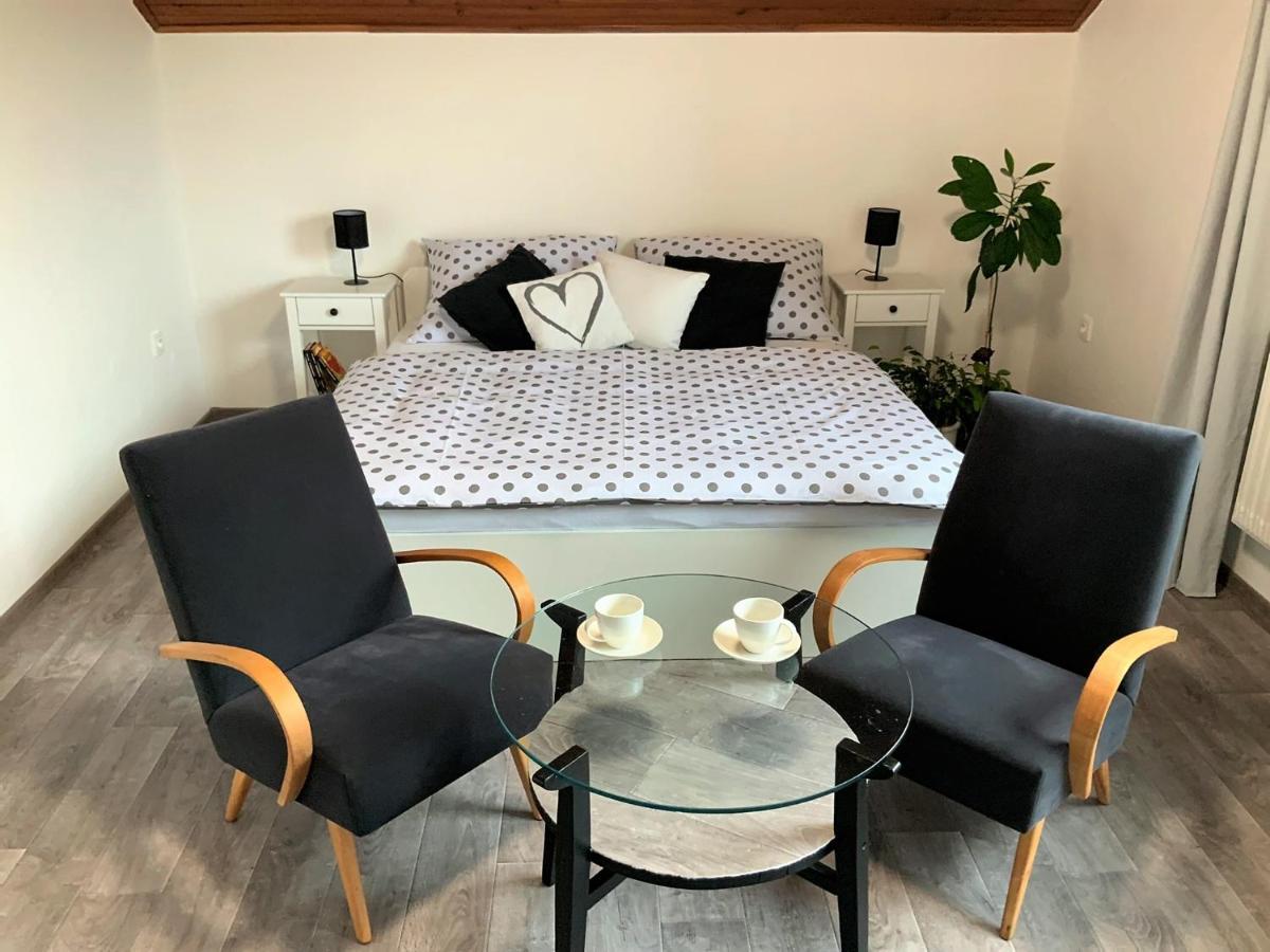 Apartman V Podkrovi Hostinne  Екстер'єр фото