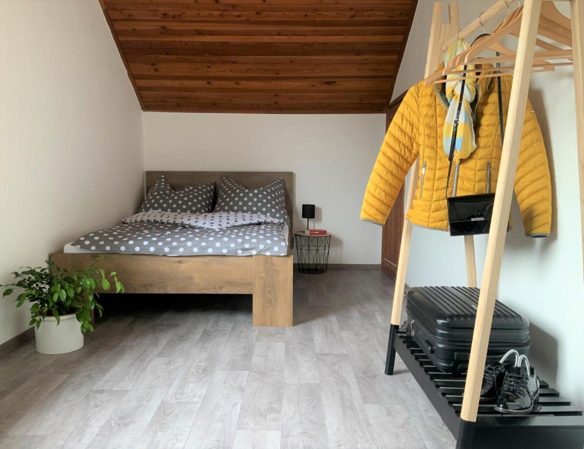 Apartman V Podkrovi Hostinne  Екстер'єр фото