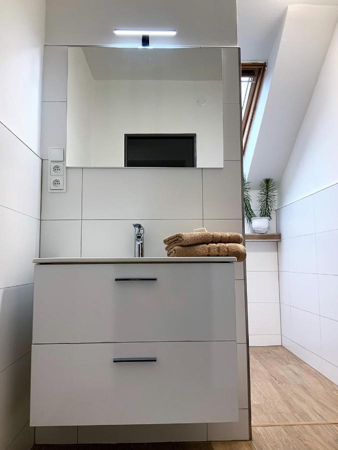 Apartman V Podkrovi Hostinne  Екстер'єр фото