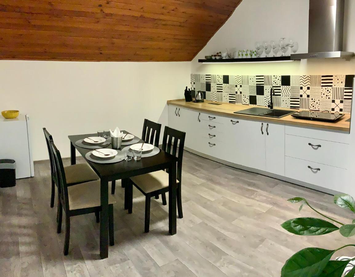Apartman V Podkrovi Hostinne  Екстер'єр фото